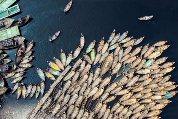 The Aerial picture shows boatmen waiting for passengers docked on the bank of a river during a government-imposed lockdown as a preventive measure against the COVID-19 coronavirus in Dhaka on March 28, 2020 The Aerial picture shows boatmen waiting for passengers docked on the bank of a river during a government-imposed lockdown as a preventive measure against the COVID-19 coronavirus in Dhaka on March 28, 2020 - Sputnik International