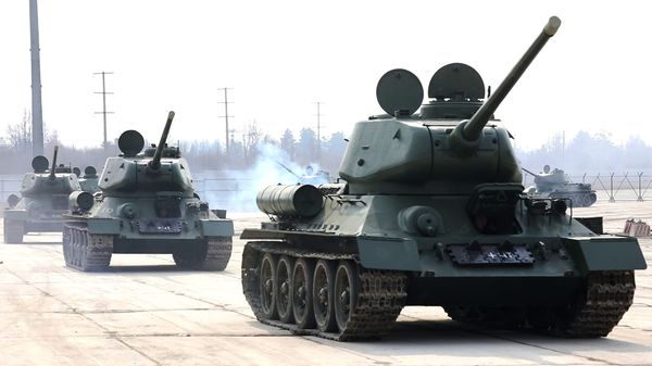 T-34 tanks after undergoing full repair on the Alabino firing ground T-34 tanks after undergoing full repair on the Alabino firing ground - Sputnik International