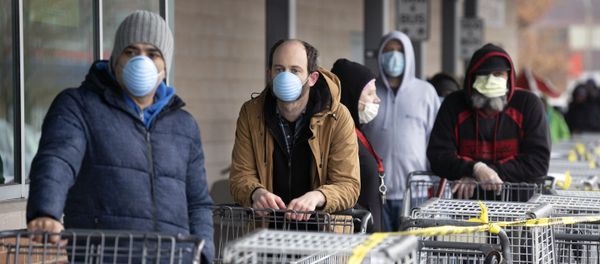 People wait to enter a supermarket that is limiting the number of customers at any one time, Friday, 3 April 2020, in Chelsea, Massachusetts People wait to enter a supermarket that is limiting the number of customers at any one time, Friday, 3 April 2020, in Chelsea, Massachusetts - Sputnik International