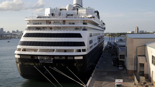 An ambulance leaves as Carnival's Holland America cruise ship Zaandam is docked at Port Everglades during the coronavirus pandemic, Thursday, April 2, 2020, in Fort Lauderdale, Fla. - Sputnik International