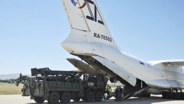 Military officials work around a Russian transport aircraft, carrying parts of the S-400 air defense systems, after it landed at Murted military airport outside Ankara, Turkey, Tuesday, Aug. 27, 2019. - Sputnik International