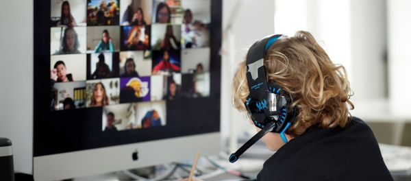 A student takes online classes at home using the Zoom APP - Sputnik International
