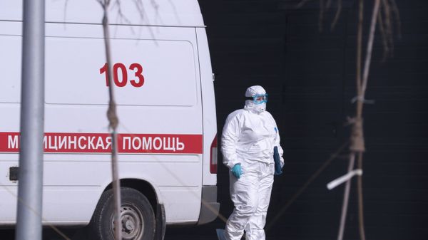 An ambulance near Russian hospital for coronavirus treatment in Kommunarka, Moscow. An ambulance near Russian hospital for coronavirus treatment in Kommunarka, Moscow. - Sputnik International