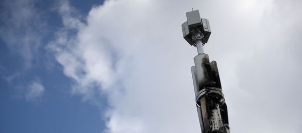 A telecommunications mast damaged by fire is seen in Sparkhill, masts have in recent days been vandalised amid conspiracy theories linking the coronavirus disease (COVID-19) and 5G masts, Birmingham, Britain, April 6, 2020. - Sputnik International