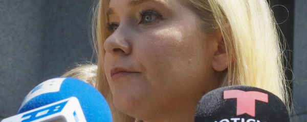 In this Aug. 27, 2019, photo, Virginia Roberts Giuffre, who says she was trafficked by sex offender Jeffrey Epstein, holds a news conference outside a Manhattan court where sexual assault claimants invited by a judge addressed a hearing following Epstein's jailhouse death in New York In this Aug. 27, 2019, photo, Virginia Roberts Giuffre, who says she was trafficked by sex offender Jeffrey Epstein, holds a news conference outside a Manhattan court where sexual assault claimants invited by a judge addressed a hearing following Epstein's jailhouse death in New York - Sputnik International