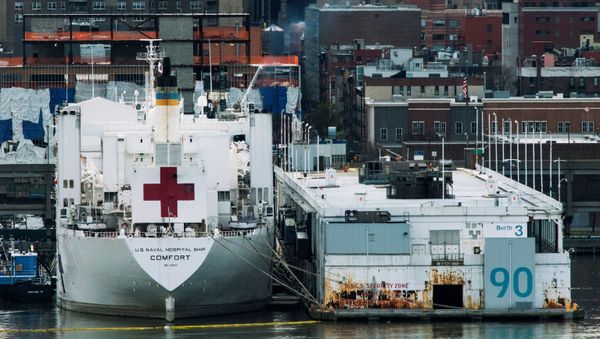 The USNS hospital ship Comfort is seen docked at Pier 90 on Manhattan's West Side as the outbreak of the coronavirus disease (COVID-19) continues in New York City, 7 April 2020 The USNS hospital ship Comfort is seen docked at Pier 90 on Manhattan's West Side as the outbreak of the coronavirus disease (COVID-19) continues in New York City, 7 April 2020 - Sputnik International