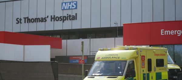 An ambulance leaves St Thomas' Hospital in central London on April 7, 2020, where Britain's Prime Minister Boris Johnson is in intensive care with symptoms of the novel coronavirus COVID-19 - Sputnik International