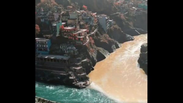 Confluence of the two distinct Alaknanda and Bhagirathi into an unified 'Ganga' at Devprayag - Sputnik International
