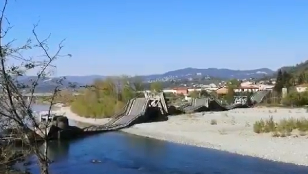 Bridge collapse - Sputnik International