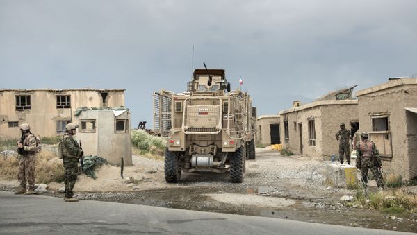 Members of the Afghan National Army watch as members of the Czech Army arrive to rest at their base near Bagram Airfield in Parwan on May 29, 2014.  - Sputnik International