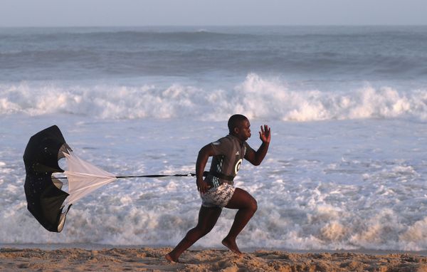 A man exercises on Recreio dos Bandeirantes beach, amid the coronavirus disease (COVID-19) outbreak, in Rio de Janeiro, Brazil April 4, 2020.  - Sputnik International