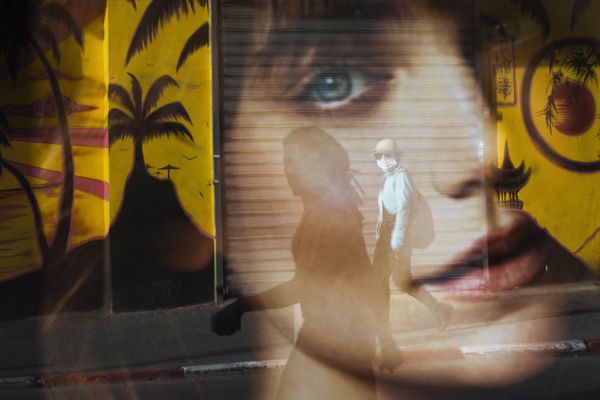 A woman is reflected on a bus station as she wears a protective face mask amid concerns over the country's coronavirus outbreak, in Tel Aviv, Israel, Monday, April 6, 2020.  - Sputnik International