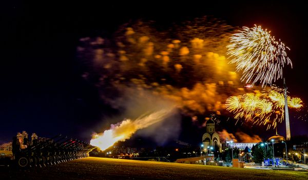 Fireworks on Poklonnaya Hill in Moscow to mark the 75th anniversary of the liberation of Bratislava from Nazi invaders. - Sputnik International