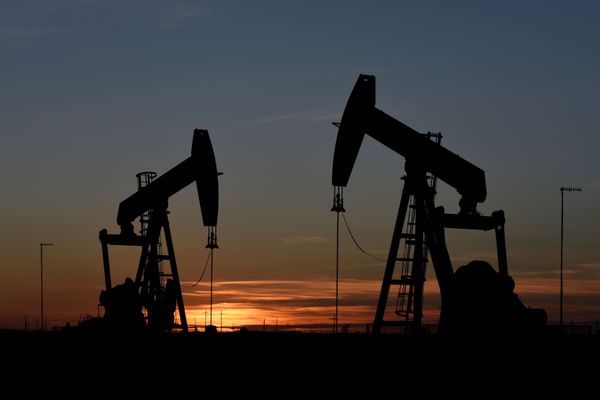 Saudi Aramco Shares Fall on News of OPEC+ Deal, Output Cuts - Sputnik International