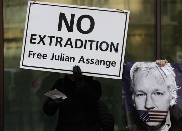 Bieber, Iceland & Enemy List: Media Exposes Hacking Activities of Assange Teen 'Volunteer' Bieber, Iceland & Enemy List: Media Exposes Hacking Activities of Assange Teen 'Volunteer' - Sputnik International