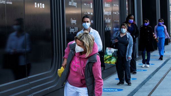 Health workers wait in line to get food near the Jacob K. Javits Convention Center, as the outbreak of the coronavirus disease (COVID-19) continues, in the Manhattan borough of New York City, New York, U.S., April 7, 2020. - Sputnik International