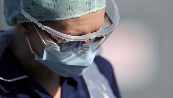 A member of medical staff is seen at an NHS coronavirus disease (COVID-19) testing facility, Wolverhampton, Britain, April 7, 2020 - Sputnik International
