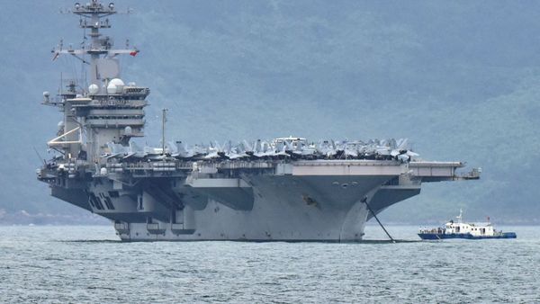 The USS Theodore Roosevelt (CVN-71) is pictured as it enters the port in Da Nang, Vietnam, March 5, 2020 - Sputnik International