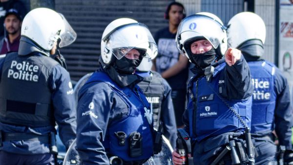 Belgian police officers wearing protective gears stand at the site of unrests in Anderlecht, Brussels, on April 11, 2020 Belgian police officers wearing protective gears stand at the site of unrests in Anderlecht, Brussels, on April 11, 2020 - Sputnik International