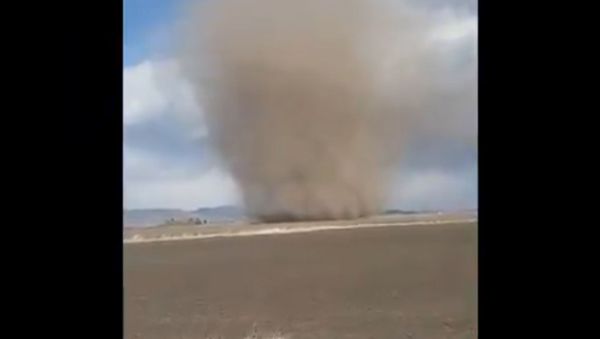 Colossal Dust Devil Rips Through Idaho  - Sputnik International