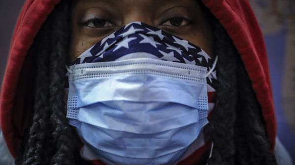 In this April 7, 2020, photo, a subway rider wears a mask and a bandana to protect himself against COVID-19 in New York - Sputnik International