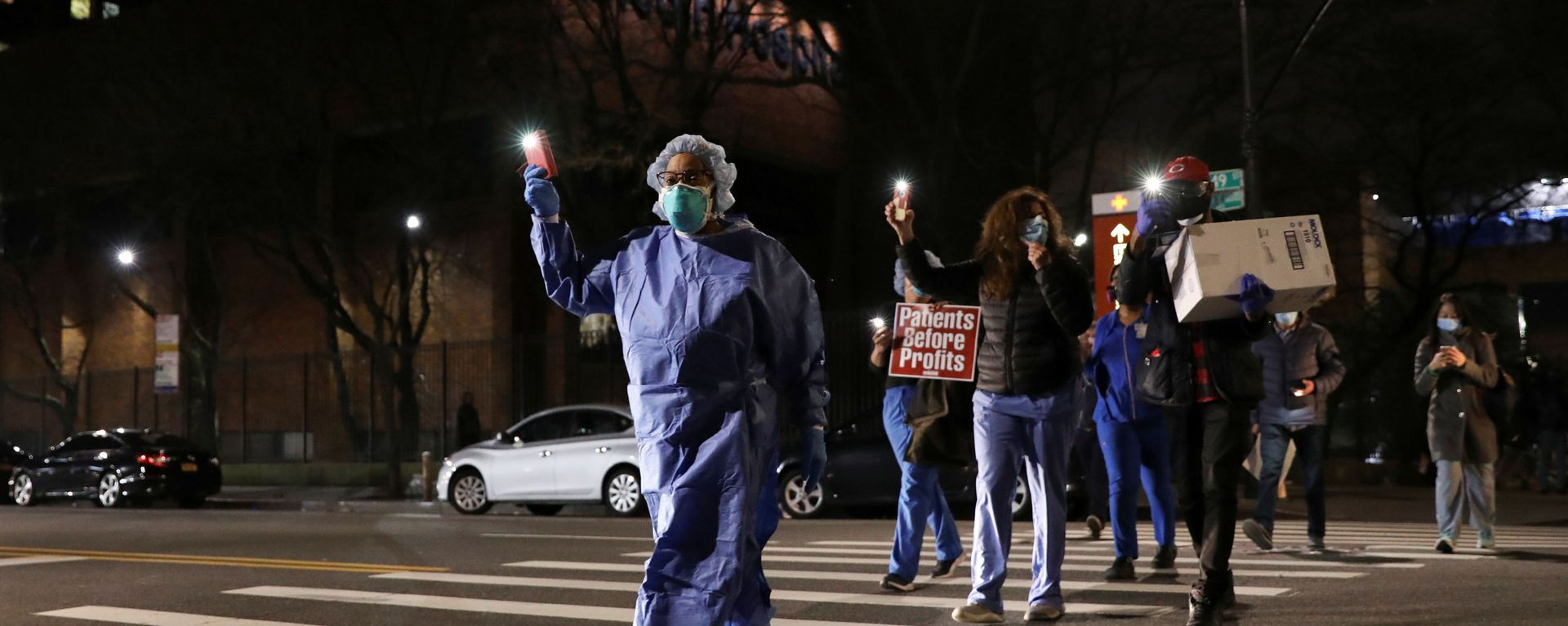 Nurses gather for a candlelight vigil to honor healthcare workers, during the outbreak of the coronavirus disease (COVID-19) at Lincoln Hospital in the Bronx borough of New York City, U.S., April 14, 2020 Nurses gather for a candlelight vigil to honor healthcare workers, during the outbreak of the coronavirus disease (COVID-19) at Lincoln Hospital in the Bronx borough of New York City, U.S., April 14, 2020 - Sputnik International, 1920, 16.04.2020