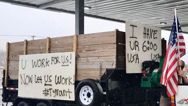 Michigan citizens protest stay-at-home order on 15 April 2020 - Sputnik International