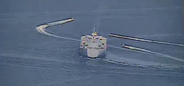 Video: US Claims 11 Iranian Vessels Made 'Dangerous Approaches' of Ships in Persian Gulf - Sputnik International