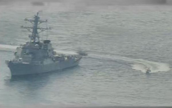 Video: US Claims 11 Iranian Vessels Made 'Dangerous Approaches' of Ships in Persian Gulf - Sputnik International