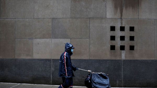 A United States Postal Service (USPS) worker works in the rain in Manhattan during the outbreak of the coronavirus disease (COVID-19) in New York City, New York, U.S., April 13, 2020 A United States Postal Service (USPS) worker works in the rain in Manhattan during the outbreak of the coronavirus disease (COVID-19) in New York City, New York, U.S., April 13, 2020 - Sputnik International