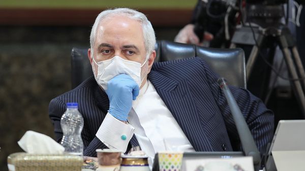 A handout picture provided by the Iranian Presidency on 15 April 2020 shows Iran's Foreign Minister Mohammad Javad Zarif wearing a face mask during a cabinet session in the capital Tehran A handout picture provided by the Iranian Presidency on 15 April 2020 shows Iran's Foreign Minister Mohammad Javad Zarif wearing a face mask during a cabinet session in the capital Tehran - Sputnik International