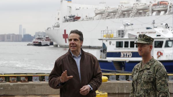 Andrew Cuomo at New York harbour - Sputnik International