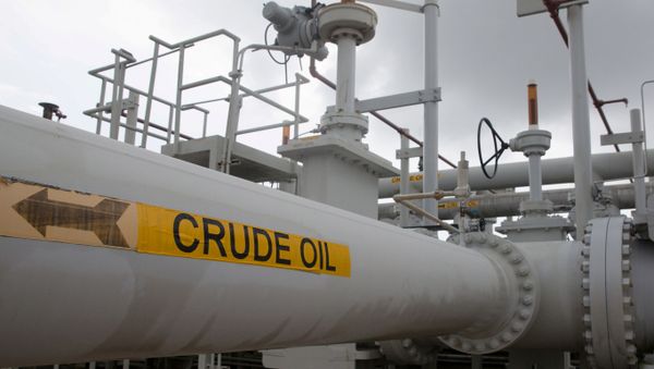A maze of crude oil pipes and valves is pictured during a tour by the Department of Energy at the Strategic Petroleum Reserve in Freeport, Texas, U.S. June 9, 2016 - Sputnik International