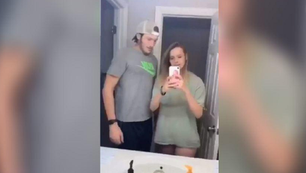 Two US Students Expelled After Posting Racist TikTok Video - Sputnik International