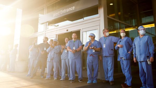 Healthcare workers clap as they are greeted by first responders from multiple cities during a shift change at the EvergreenHealth Medical Center, which saw the first death due to the coronavirus disease (COVID-19) in the U.S., and has treated hundreds of other cases, in Kirkland, Washington, U.S. April 16, 2020. - Sputnik International