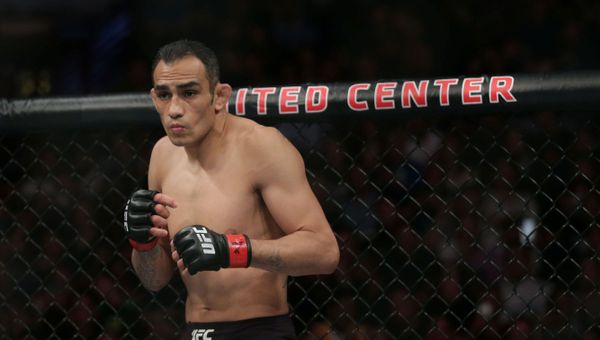 FILE PHOTO: Jun 8, 2019; Chicago, IL, USA; Tony Ferguson (red gloves) before fighting Donald Cerrone (blue gloves) during UFC 238 at United Center. - Sputnik International