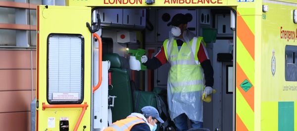 Staff wearing personal protective equipment (PPE) disinfect a London Ambulance outside The Royal London Hospital in east London on April 19, 2020. Staff wearing personal protective equipment (PPE) disinfect a London Ambulance outside The Royal London Hospital in east London on April 19, 2020. - Sputnik International