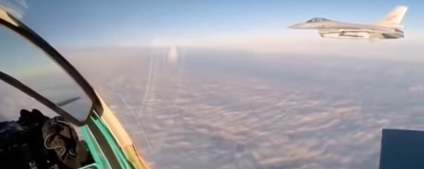 MiG-31 faces off against NATO F-16 in undated video. MiG-31 faces off against NATO F-16 in undated video. - Sputnik International