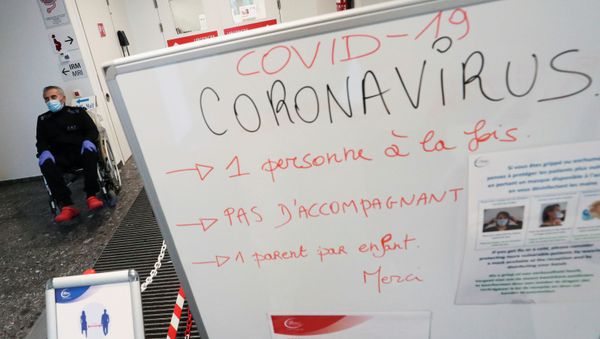 Belgian doctor Antoine Sassine, urologist at CHIREC Delta Hospital, who survived the coronavirus disease (COVID-19) after spending 6 weeks in the intensive care unit, among it 3.5 weeks in a coma, waits before leaving the CHIREC Delta Hospital in Brussels, Belgium, April 19, 2020 - Sputnik International
