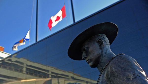 Canadian flags flown at half mast after the April 2020 Nova Scotia shooting - Sputnik International