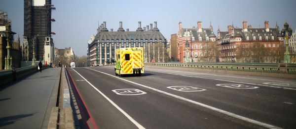 An ambulance is seen on Westminster bridge as the spread of the coronavirus disease (COVID-19) continues, in London, Britain April 9, 2020 - Sputnik International