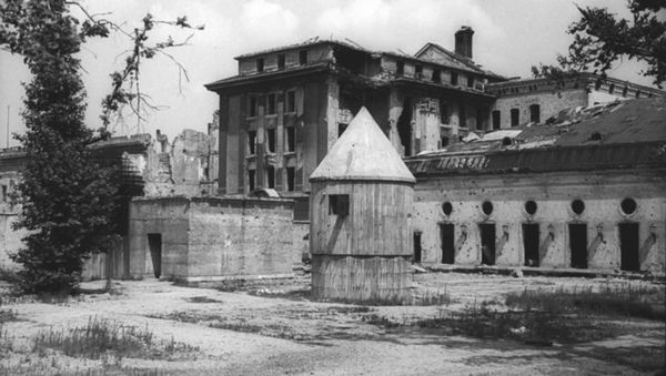 Exterior of the Führerbunker shortly before its destruction - Sputnik International