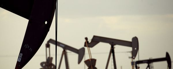 In this April 24, 2015 file photo, pumpjacks work in a field near Lovington, N.M. The United States may have reclaimed the title of the world's biggest oil producer sooner than expected - Sputnik International