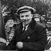 Vladimir Lenin in a car before leaving from Red Square on the Day of International Workers' Solidarity 1 May 1919 - Sputnik International