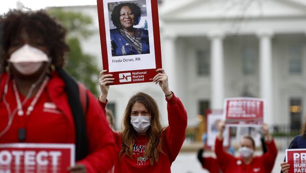Nurses from National Nurses United protest in front of the White House, Tuesday, April 21, 2020, in Washington, while social distancing. The group sought to bring attention to health care workers across the country who have contracted COVID-19 due to a lack of personal protective equipment. Nurses from National Nurses United protest in front of the White House, Tuesday, April 21, 2020, in Washington, while social distancing. The group sought to bring attention to health care workers across the country who have contracted COVID-19 due to a lack of personal protective equipment. - Sputnik International