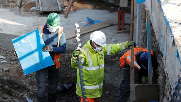 Construction workers work on a site in Chester-le-Street Britain - Sputnik International
