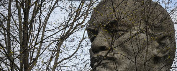 A Lenin monument in Moscow - Sputnik International