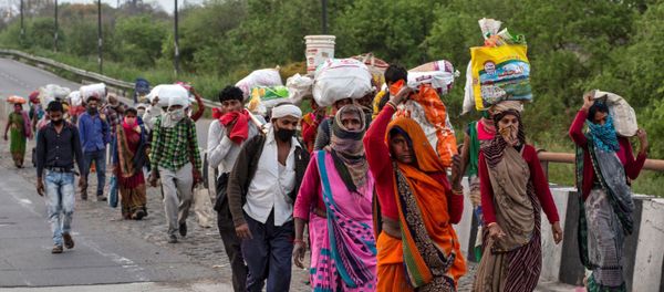 Friends and relatives of Kushwaha family who work as migrant workers walk along a road to return to their villages, during a 21-day nationwide lockdown to limit the spreading of coronavirus, in New Delhi, India, March 26, 2020 Friends and relatives of Kushwaha family who work as migrant workers walk along a road to return to their villages, during a 21-day nationwide lockdown to limit the spreading of coronavirus, in New Delhi, India, March 26, 2020 - Sputnik International