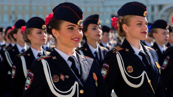 Beauties in Uniform: Stunning Russian Servicewomen During Victory Day Rehearsals - Sputnik International