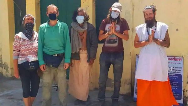 The group of foreigners had shifted to the cave in Rishikesh on the eve of the first phase of the lockdown to check the spread of coronavirus - Sputnik International